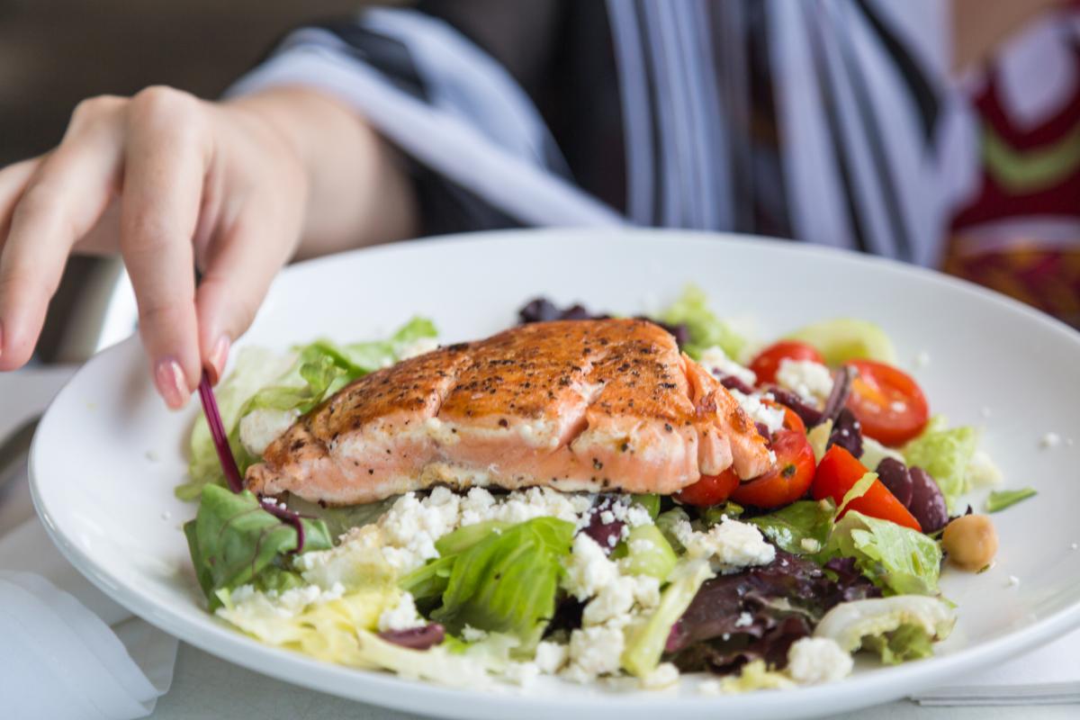 Grilled salmon salad