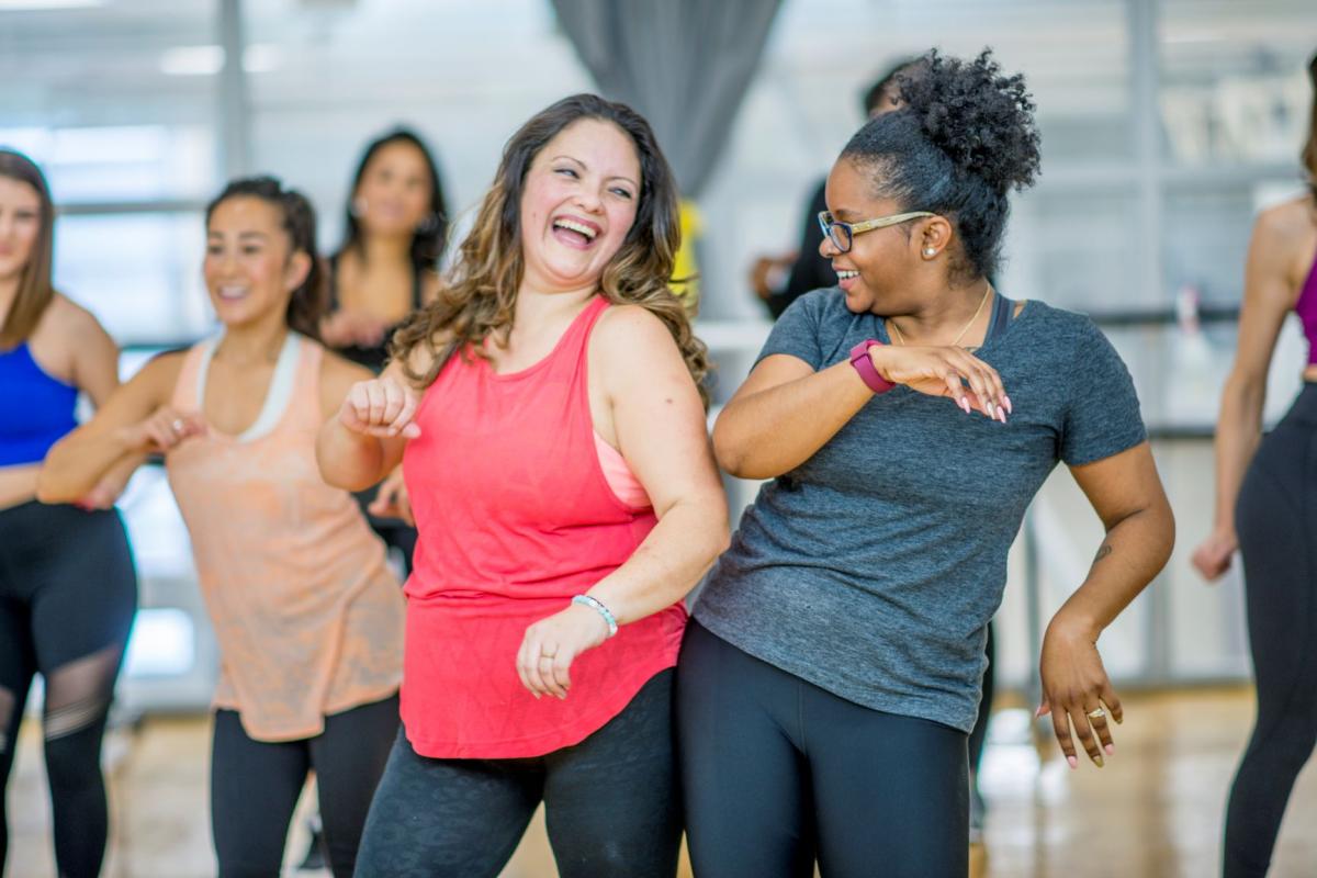 2 friends dancing in a fitness class