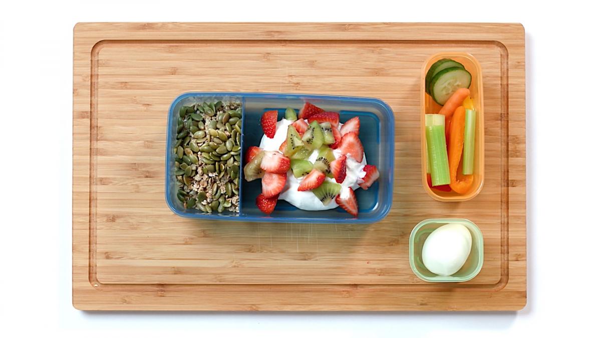 Lunchbox with yogurt and granola